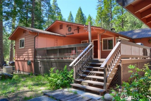 8067 Chilnualna Falls Road, Wawona, CA 95389