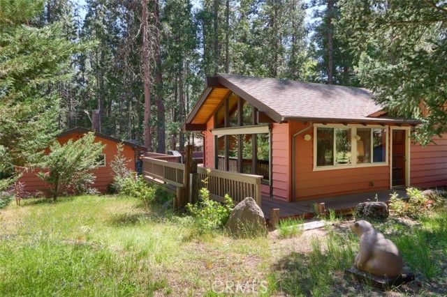 8067 Chilnualna Falls Road, Wawona, CA 95389