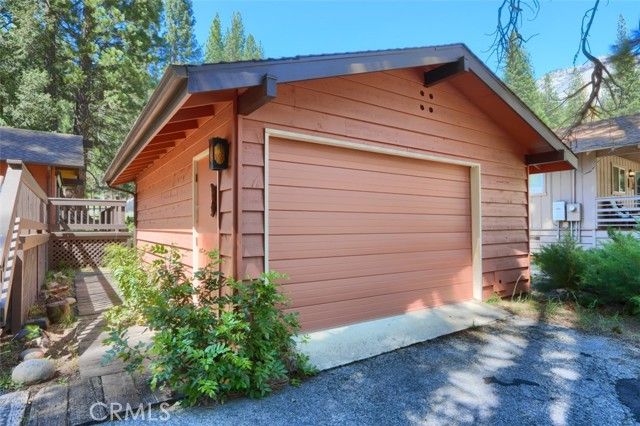8067 Chilnualna Falls Road, Wawona, CA 95389