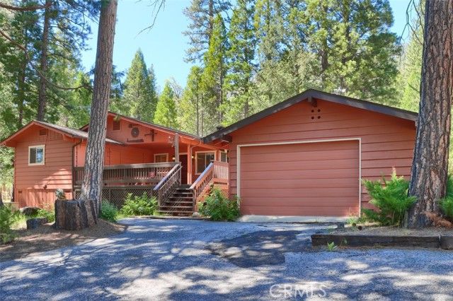 8067 Chilnualna Falls Road, Wawona, CA 95389