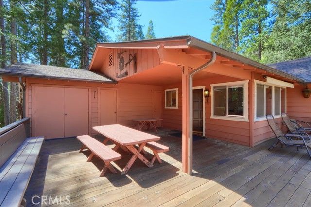8067 Chilnualna Falls Road, Wawona, CA 95389
