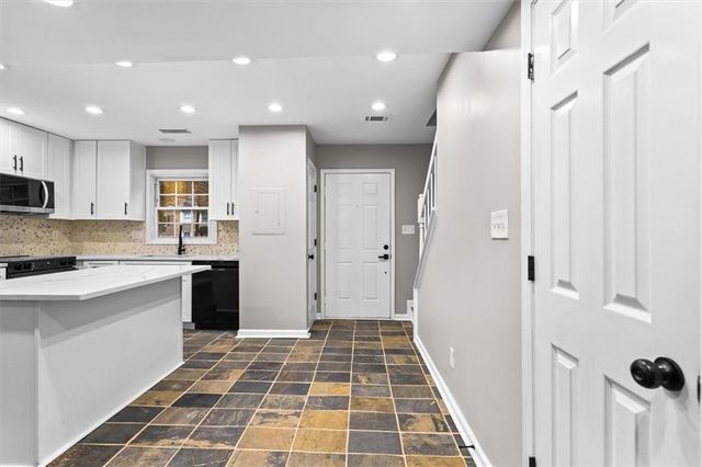 1777 TWIN BROOKS SE Drive, Marietta, GA 30067