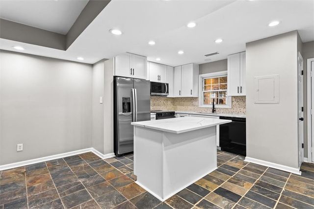 1777 TWIN BROOKS SE Drive, Marietta, GA 30067