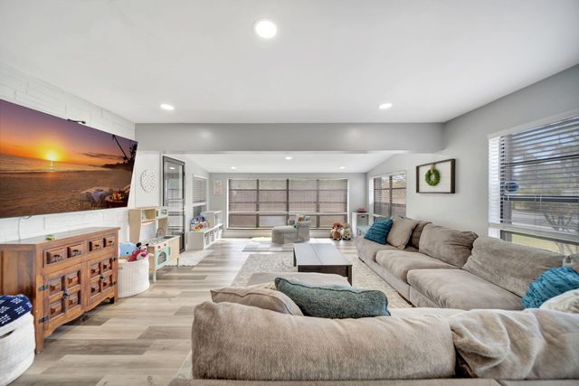 831 NW 39th Street, Oakland Park, FL 33309