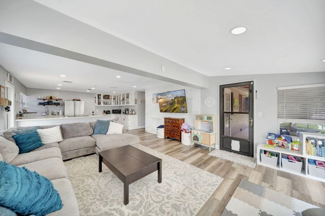 831 NW 39th Street, Oakland Park, FL 33309