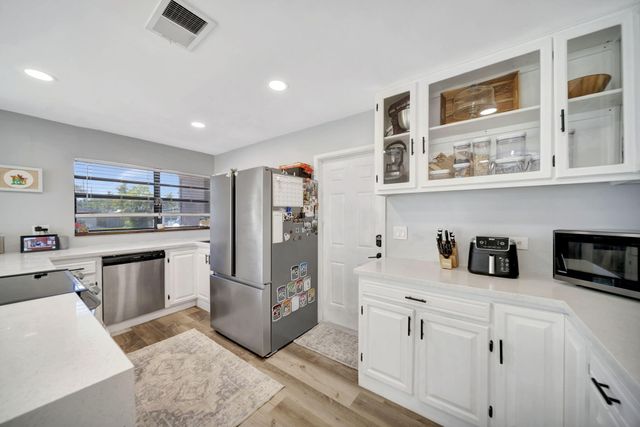 831 NW 39th Street, Oakland Park, FL 33309