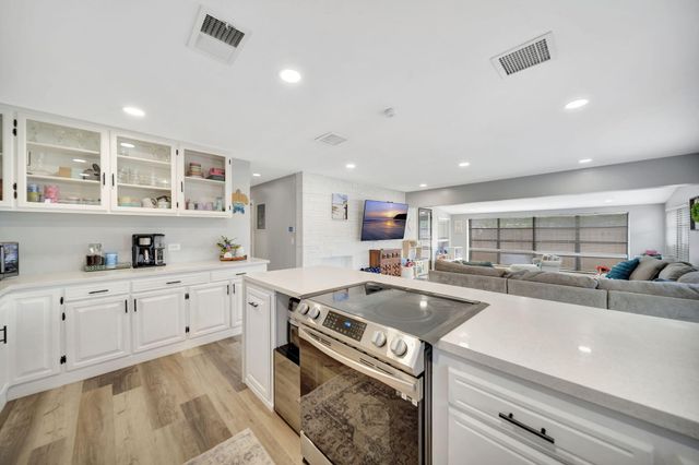 831 NW 39th Street, Oakland Park, FL 33309