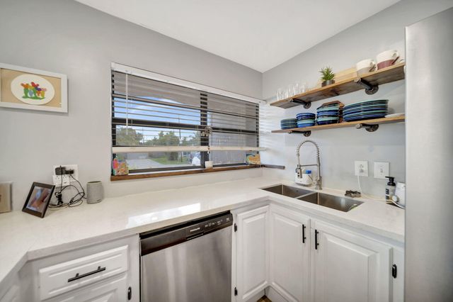 831 NW 39th Street, Oakland Park, FL 33309