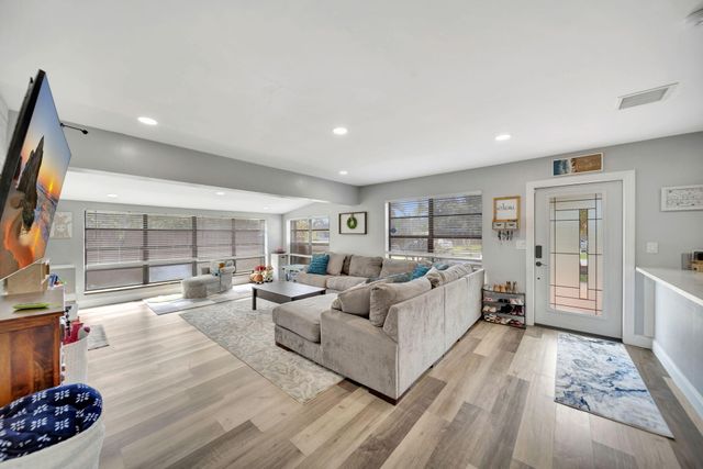 831 NW 39th Street, Oakland Park, FL 33309