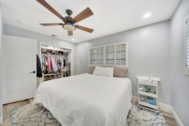 831 NW 39th Street, Oakland Park, FL 33309