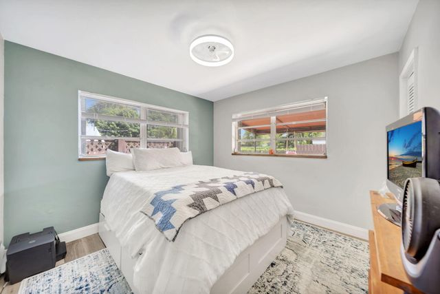 831 NW 39th Street, Oakland Park, FL 33309