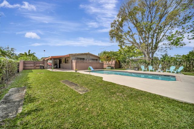 831 NW 39th Street, Oakland Park, FL 33309