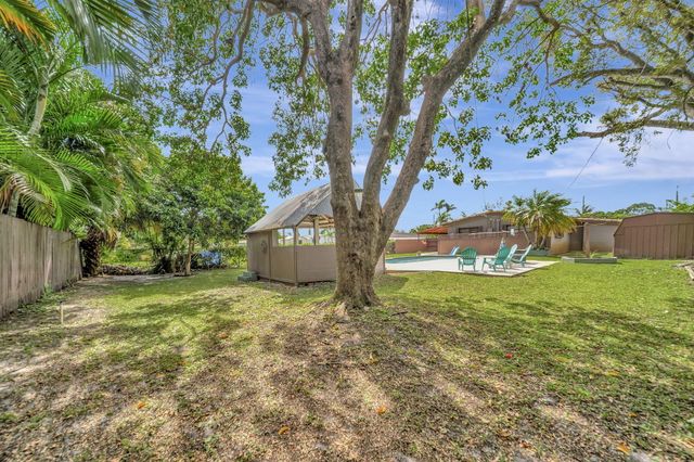 831 NW 39th Street, Oakland Park, FL 33309