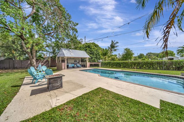 831 NW 39th Street, Oakland Park, FL 33309