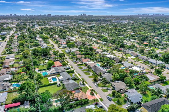 831 NW 39th Street, Oakland Park, FL 33309