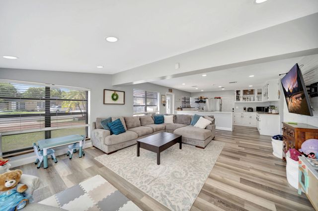 831 NW 39th Street, Oakland Park, FL 33309