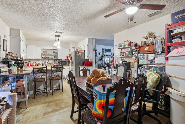 606 E Barton Street, Granbury, TX 76048