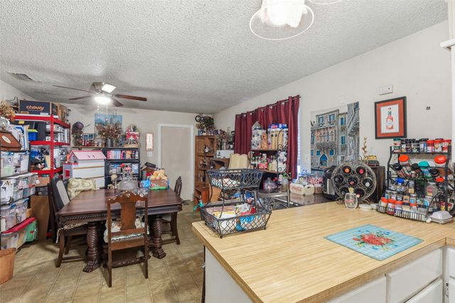 606 E Barton Street, Granbury, TX 76048
