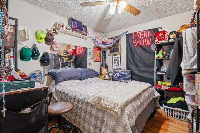 606 E Barton Street, Granbury, TX 76048