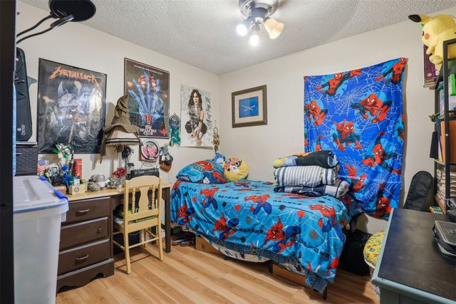 606 E Barton Street, Granbury, TX 76048