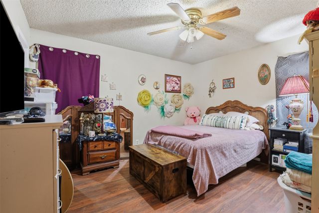606 E Barton Street, Granbury, TX 76048