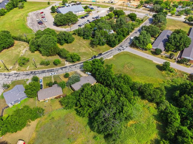 606 E Barton Street, Granbury, TX 76048