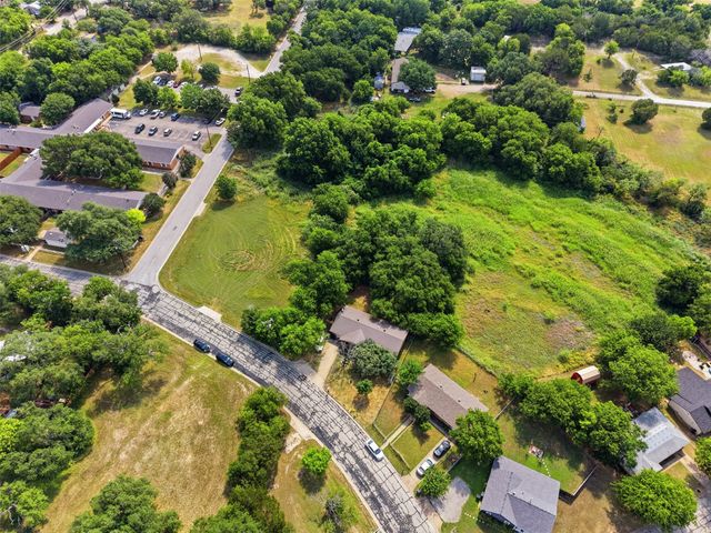 606 E Barton Street, Granbury, TX 76048