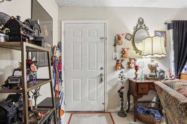 606 E Barton Street, Granbury, TX 76048