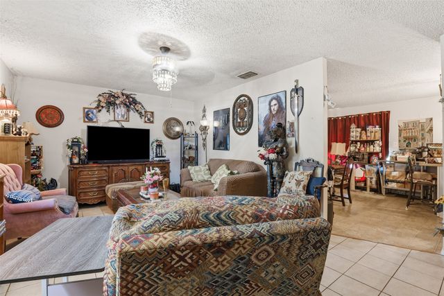 606 E Barton Street, Granbury, TX 76048