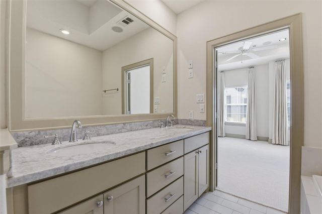 4031 Bellefontaine Street 102, Houston, TX 77025