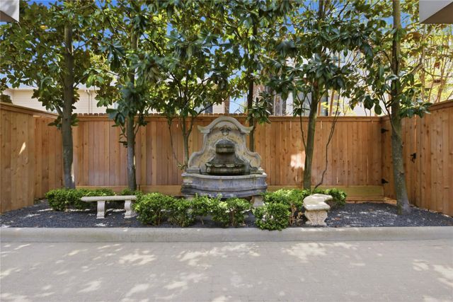 4031 Bellefontaine Street 102, Houston, TX 77025