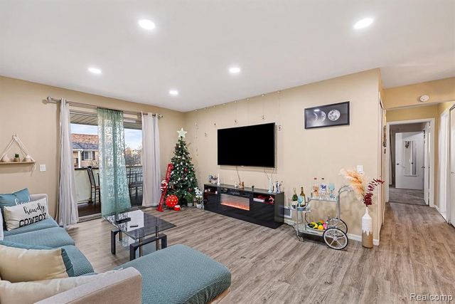 34720 Huntley Drive 22, Sterling Heights, MI 48312