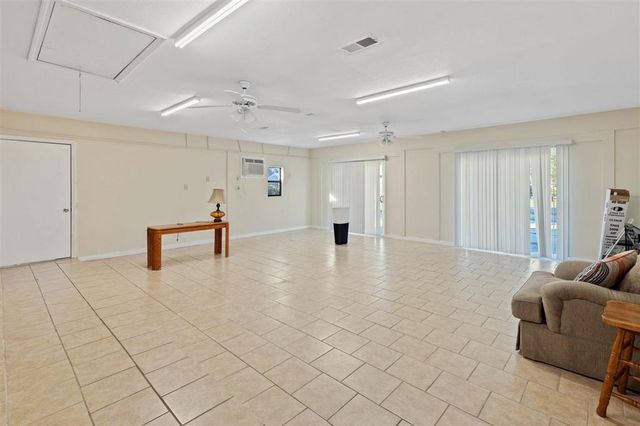 4900 E Saint Charles Avenue, Lake Charles, LA 70605