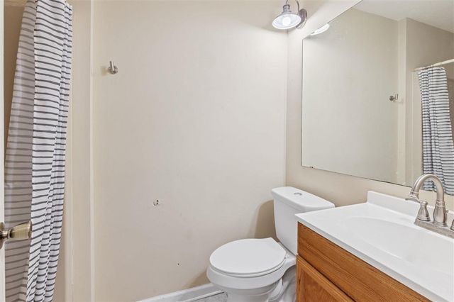 4900 E Saint Charles Avenue, Lake Charles, LA 70605