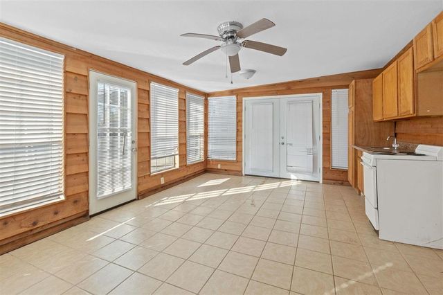 4900 E Saint Charles Avenue, Lake Charles, LA 70605