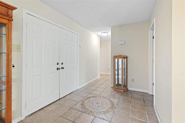 4900 E Saint Charles Avenue, Lake Charles, LA 70605