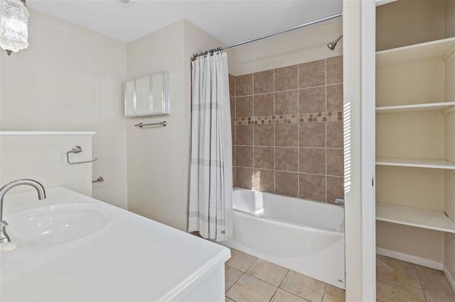 4900 E Saint Charles Avenue, Lake Charles, LA 70605