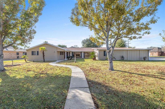 4900 E Saint Charles Avenue, Lake Charles, LA 70605