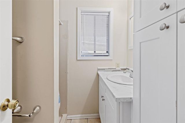 4900 E Saint Charles Avenue, Lake Charles, LA 70605