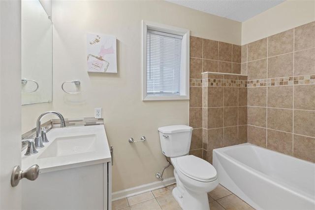 4900 E Saint Charles Avenue, Lake Charles, LA 70605