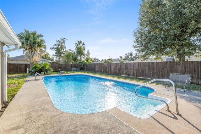 4900 E Saint Charles Avenue, Lake Charles, LA 70605