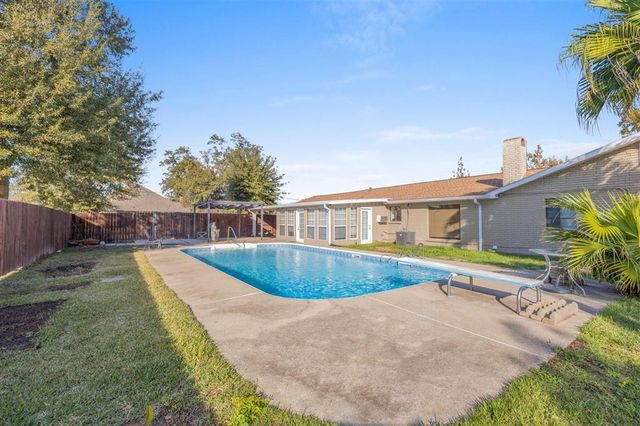 4900 E Saint Charles Avenue, Lake Charles, LA 70605