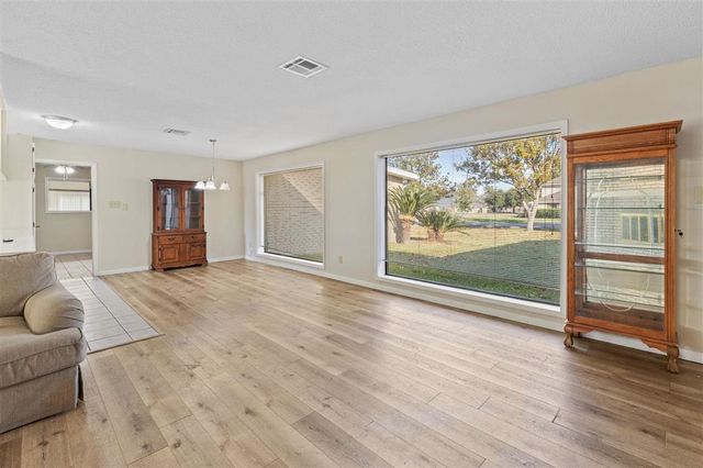 4900 E Saint Charles Avenue, Lake Charles, LA 70605