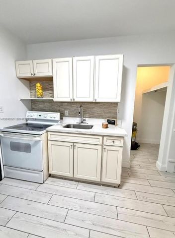 669 NW 28th St 4, Miami, FL 33127