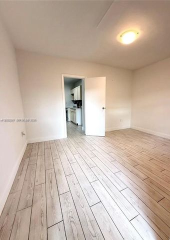 669 NW 28th St 4, Miami, FL 33127