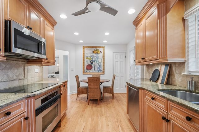 7085 N Mason Avenue, Chicago, IL 60646