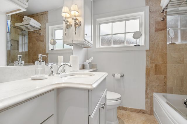 7085 N Mason Avenue, Chicago, IL 60646