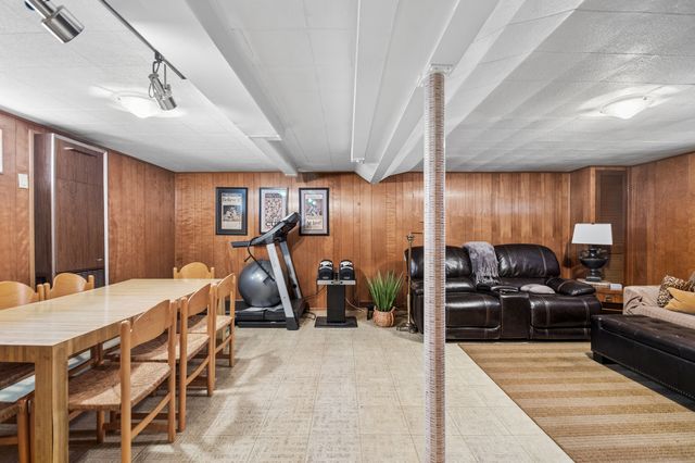 7085 N Mason Avenue, Chicago, IL 60646