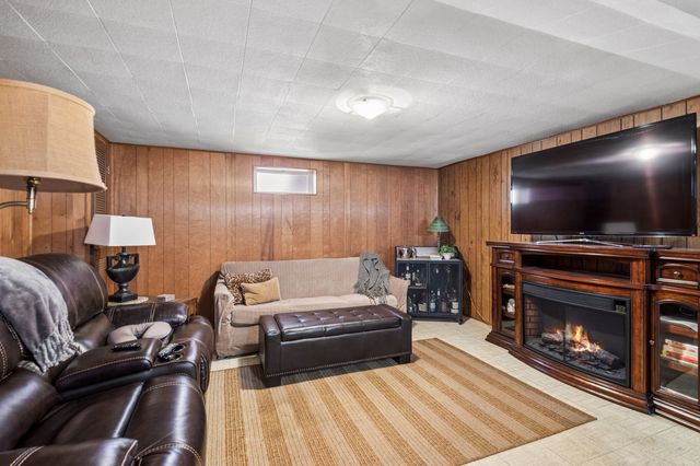 7085 N Mason Avenue, Chicago, IL 60646
