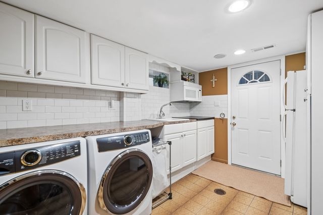 7085 N Mason Avenue, Chicago, IL 60646
